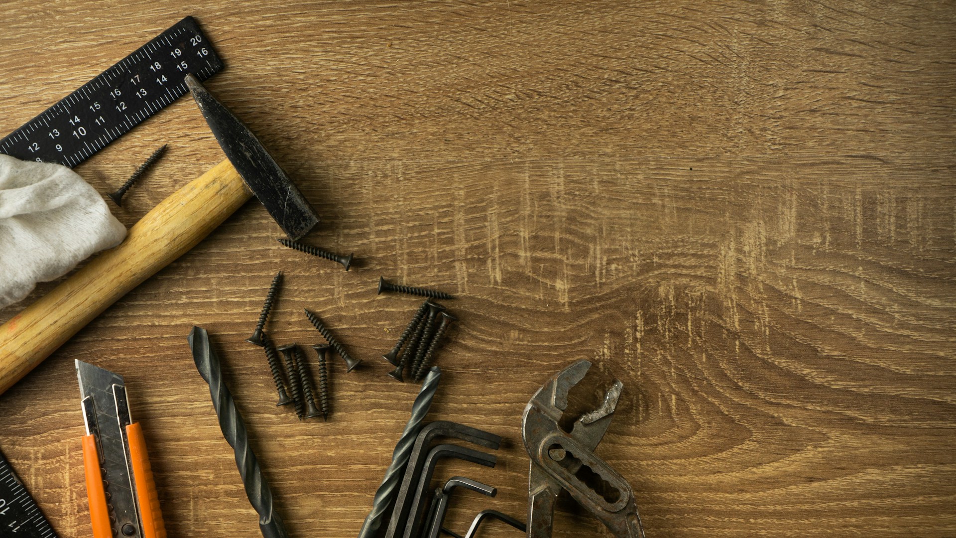 Free vs Paid AI Tools: When Is It Worth Upgrading to Pro?